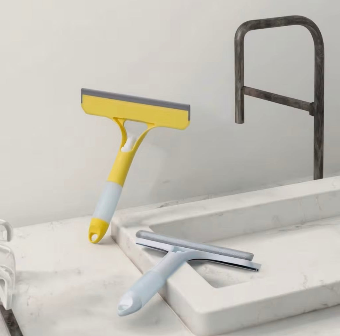 Household Multi-Function Glass Cleaning Mirror with Watering Can 3-In-1 Glass Scraper Window Scraper