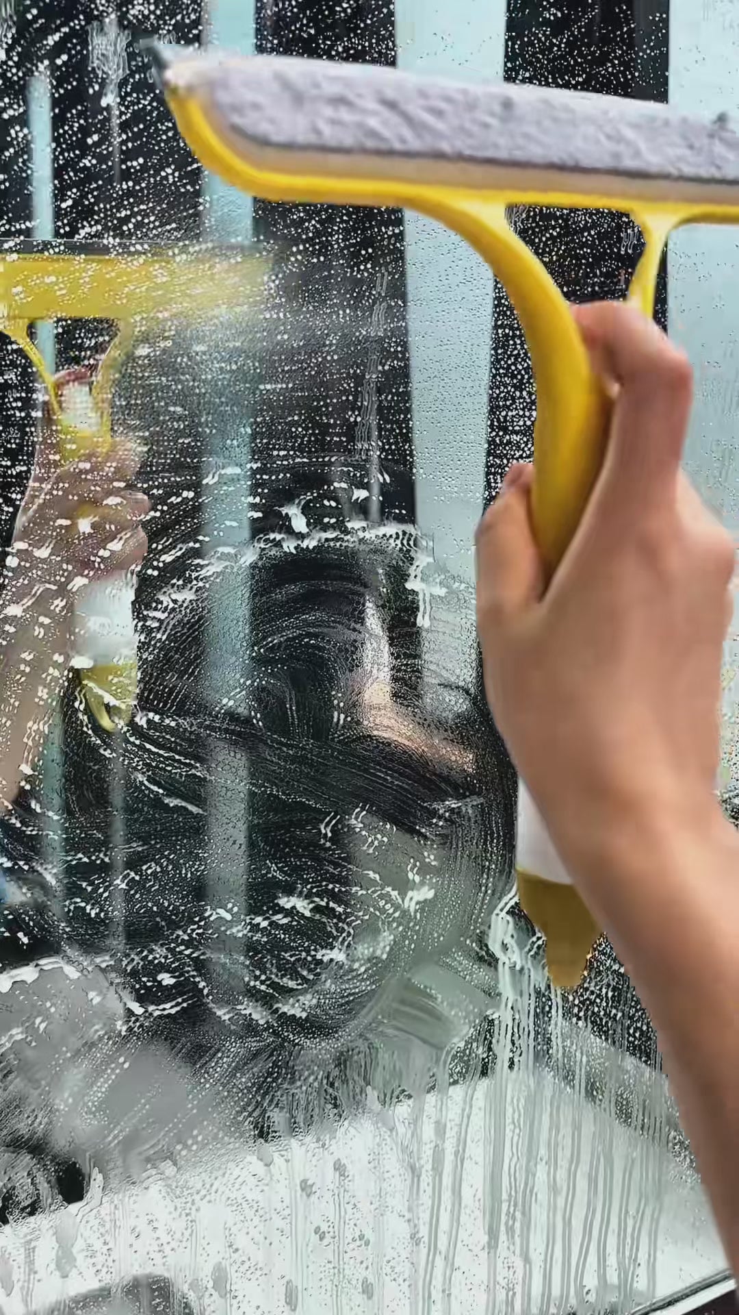 Household Multi-Function Glass Cleaning Mirror with Watering Can 3-In-1 Glass Scraper Window Scraper